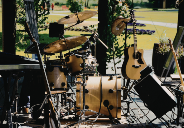 Why Acoustic Music Continues to Perform Well in the Digital Era