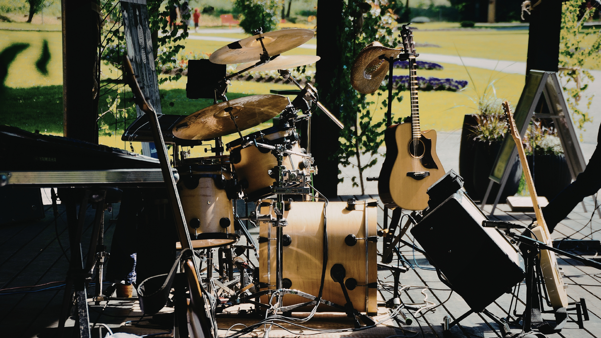 Why Acoustic Music Continues to Perform Well in the Digital Era